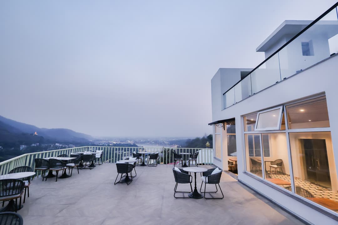 The Skyline—Rooftop Restaurant and Lounge